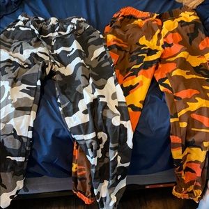 Cargo/jogger camo pants.